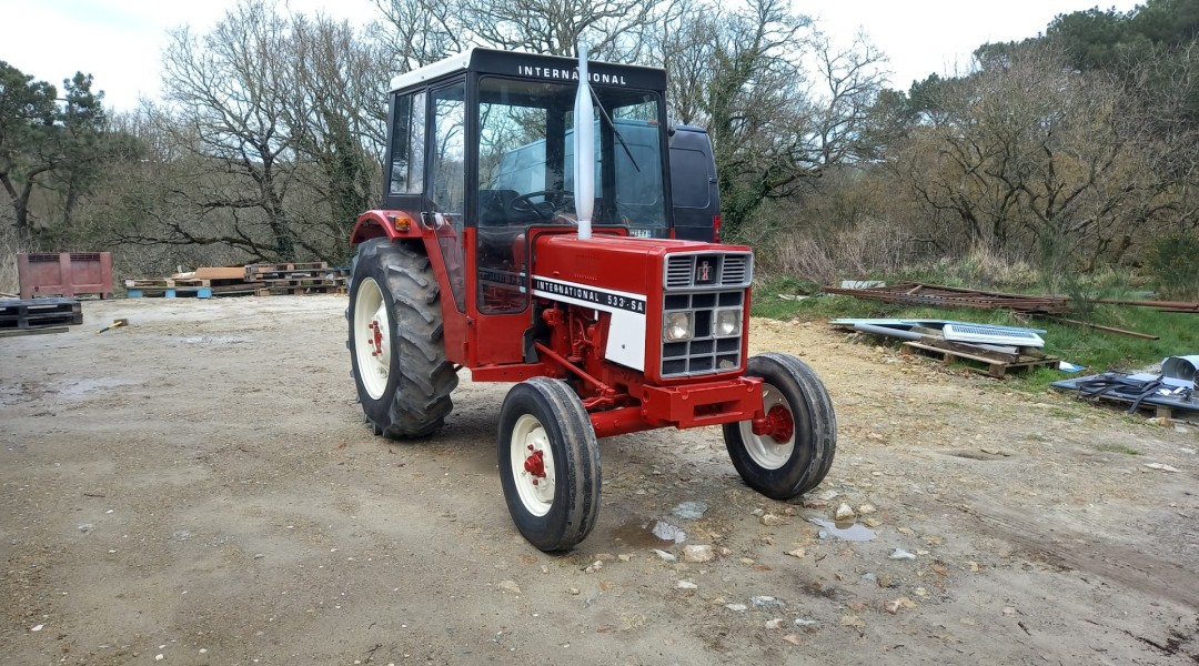 Peinture sur tracteur agricole